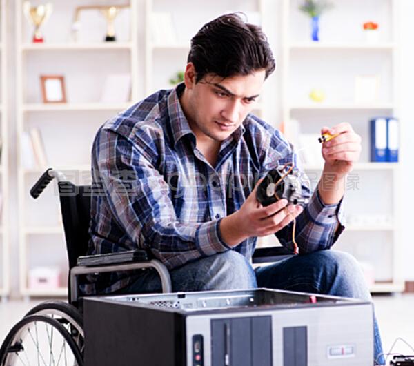 輪椅上的技術(shù)修復(fù)師 一位殘疾人的計(jì)算機(jī)與輔助設(shè)備修理之路